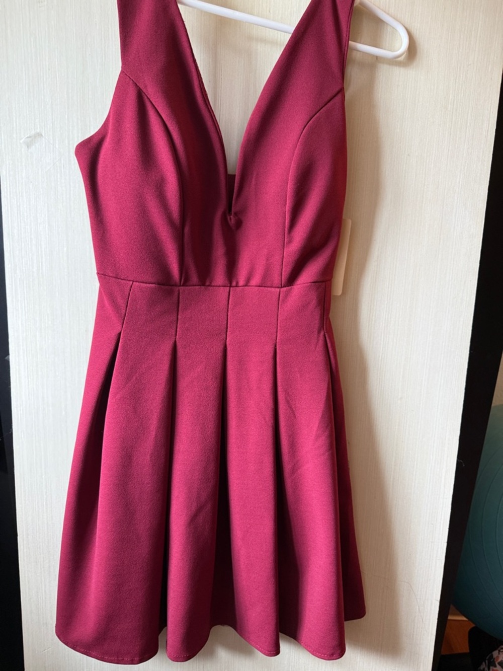 Women's Sleeveless V-Neck Fit & Flare Dress in Wine